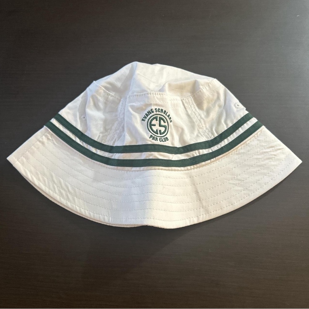 Adorable Evans Scholars Par Club embroidered bucket hat!